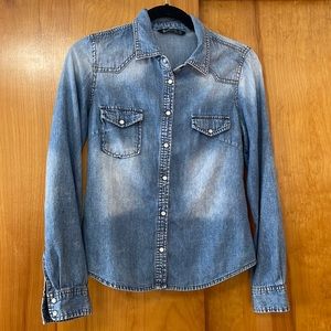 Women’s Denim Button-up Shirt